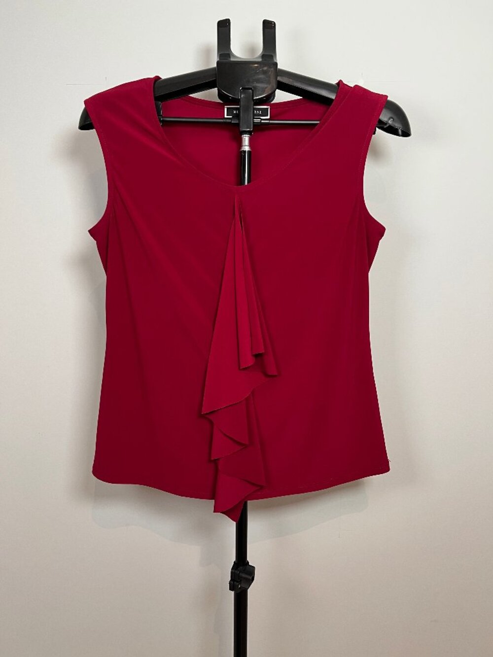 Melanie Lyne Red Sleeveless Cascading Ruffle Front Blouse Size Medium Workwear